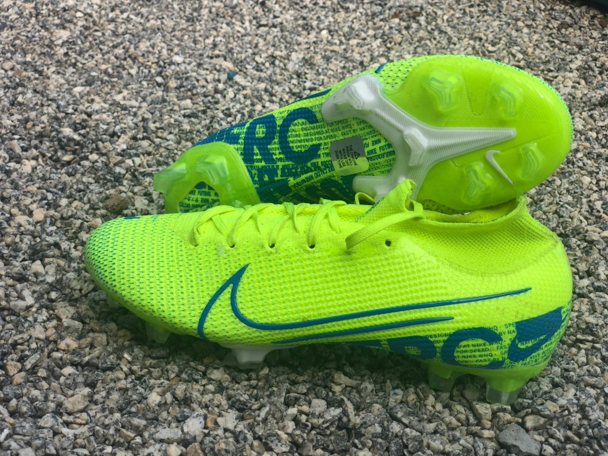 soccer boots nike price