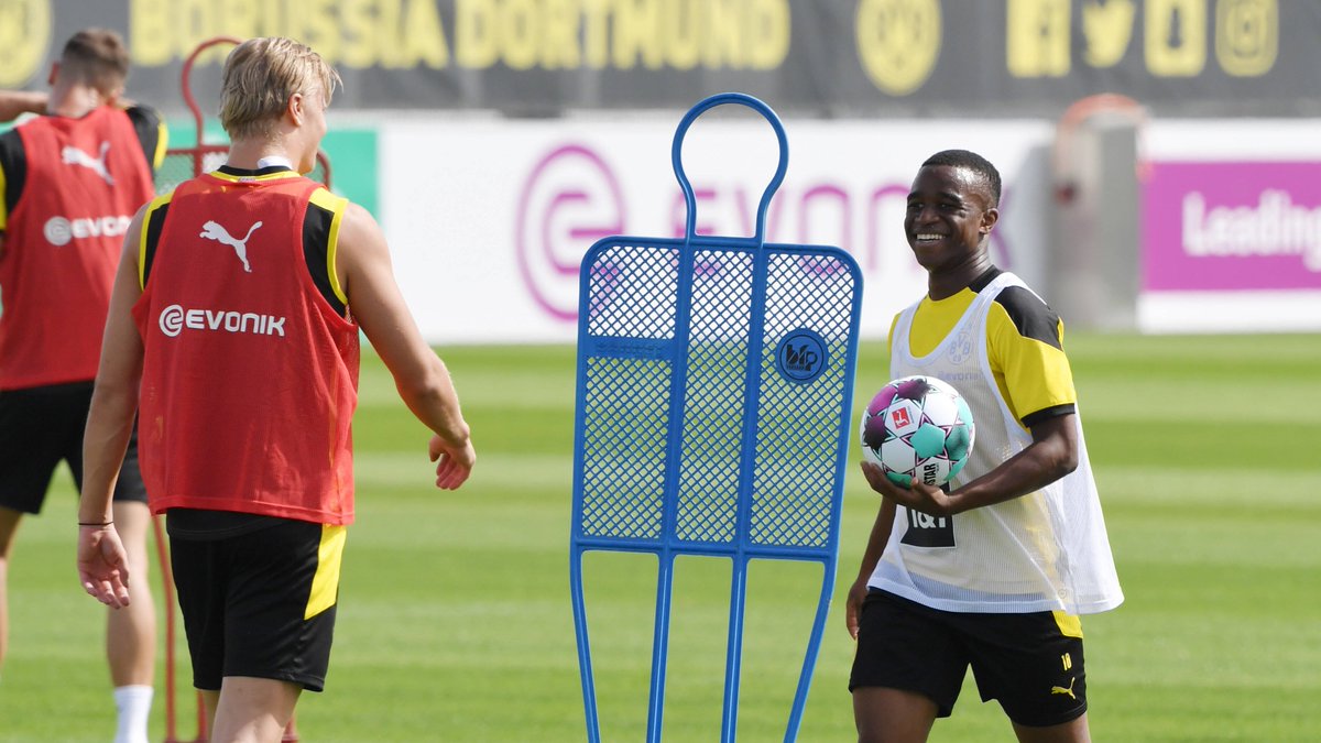 サッカー若手紹介所 ユスファ ムココ 15 12歳 21試合 33得点 U15 13歳 28試合 40得点 U17 14歳 28試合 50得点 U17 15歳 28試合 38得点 U19 ユースを規格外の成績で終えた神童が年11月のデビューに向けて