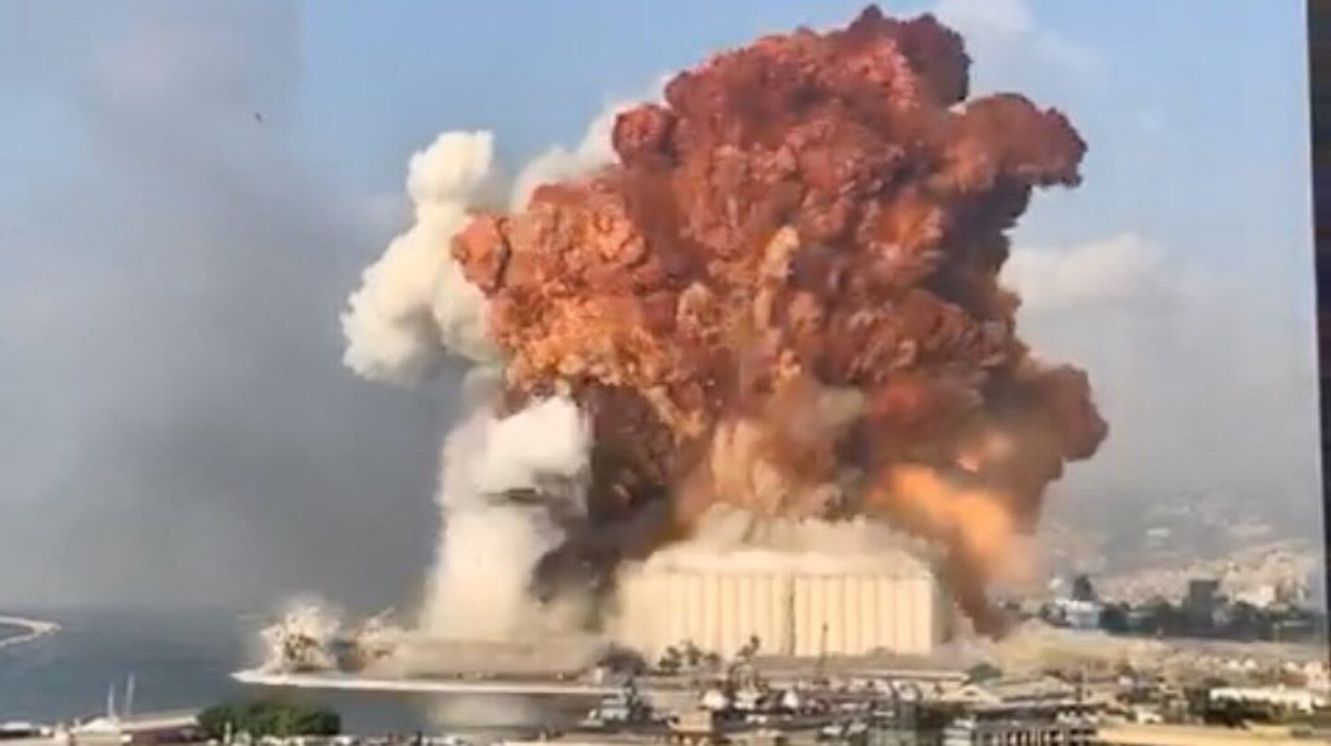 MaruOrtizTw's tweet photo. 📞 Desde #Líbano, hablamos con Rodrigo Yazbec en #SubanElVolumen
"Esto fue un décimo de lo sucedido en Hiroshima. En un radio de 10km destruyó todo y se escuchó a 20km. Hoy son más de 100 muertos y muchísimos perdidos. Hay gran preocupación por el daño químico que esto genera" https://t.co/74CTccGBo4