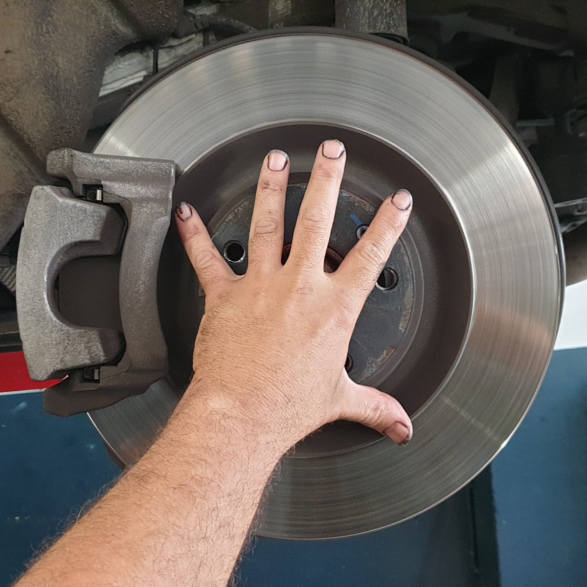 SuburenseAuto's tweet photo. 5 consells frens operatius.
1er conjunt ha d'estar al 100%
2on Hidraulicament  operatiu
3er els components mecànics han d'estar subjectes.
4art materials de fricció mes del 25%  minims.
5è fer un us correcte  no requereix cap despessa, al contrari evita despesses. https://t.co/ONbupC0jYT
