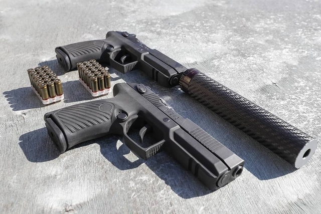 DefenseMirror's tweet photo. #pistol #smallarms #armorpiercing @Rostec_Russia Russian 9mm Pistol with Armor Piercing Bullets Enters Production https://t.co/1wqgylmJtv https://t.co/vGnoQP9tf7