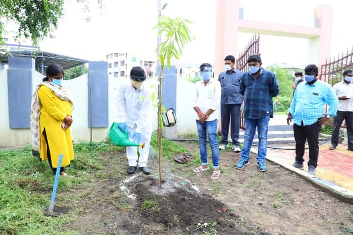 trs_satish's tweet photo. నా పుట్టిన రోజు సందర్భంగా గ్రీన్ ఇండియా చాలెంజ్ లో బాగంగా రాజ్యసభ సభ్యులు  @MPsantoshtrs అన్న గారి సూచన మేరకు మొక్కలు నాటడం జరిగింది..
#GreenIndiaChallenge 
#harahaitohbharahai @TrsNarender https://t.co/uVxwPNZ9rZ