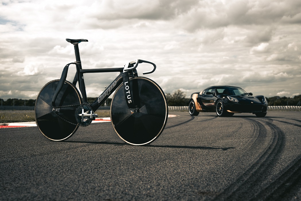 ClubLotusFrance's tweet photo. C'est cette semaine où le nouveau vélo de piste Lotus Olympic et l'équipe cyclisme Team Grande Bretagne auraient du faire ses débuts à Tokyo lors des Jeux Olympiques d'été @lotuscars
#HypeTechnology #JO2020 #Tokyo @Hopetech @britishcycling @ClubLotusFrance https://t.co/p62MpjLSxs