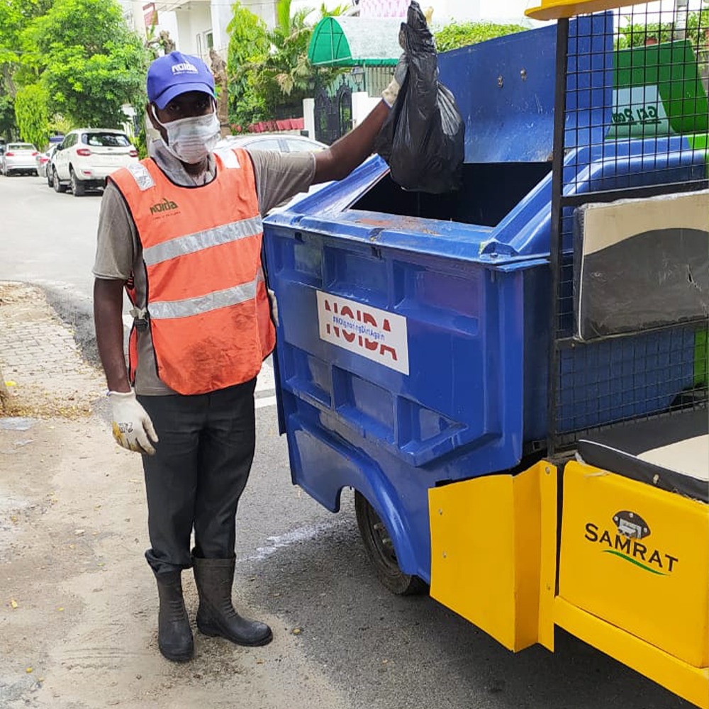 My_Clean_City's tweet photo. In Sector 30, Noida, the problem of solid waste management was prevalent for a long time. Clean Noida, an HCL Foundation initiative donated 3 compartmentalized E-garbage loaders for easy segregation and collection of waste.
#CleanNoida #NoIgnoringDirtAgain #PutItInTheBin #ELoader https://t.co/ugrknj3lAT