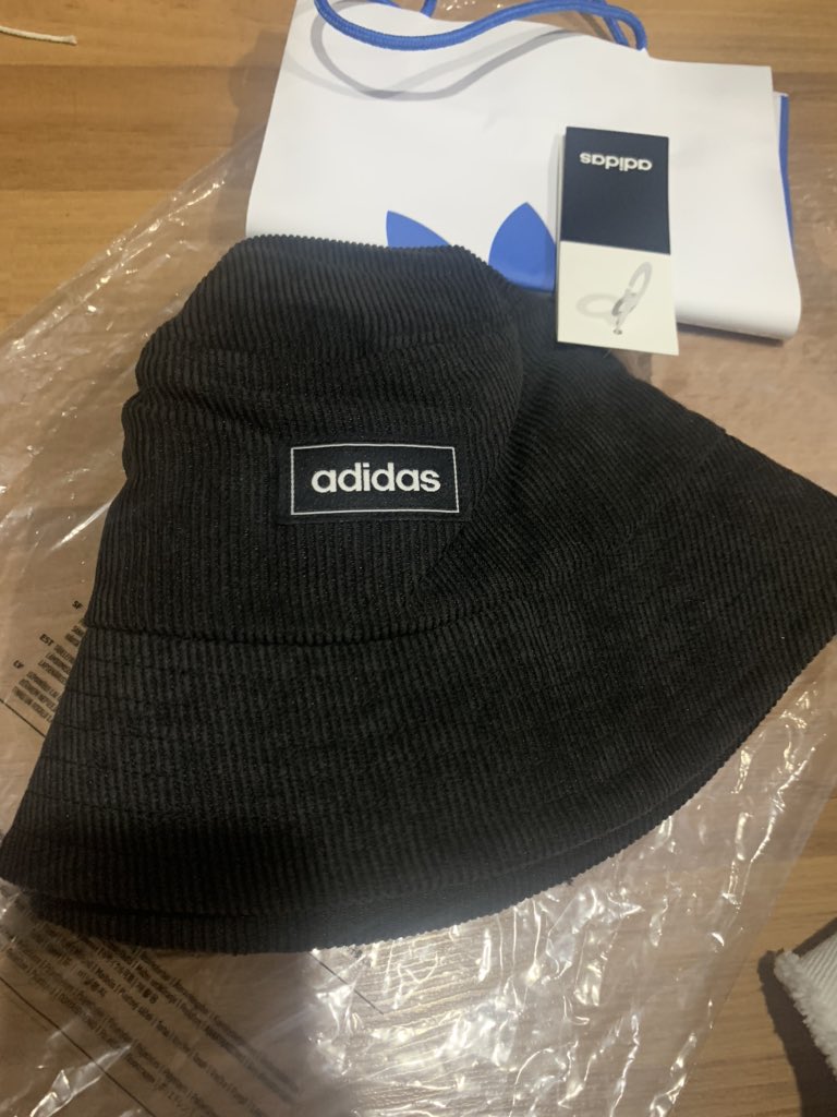 burnthememoryy's tweet photo. #ส่งต่อหมวก adidas ซื้อจากร้าน adidasth1 จ้าาา สวยมากกก แต่หัวเราเล็กมากเกินไปใส่ไม่ได้😭😭😭
#ส่งต่อ 800฿ ส่งฟรีไปเลยยย
Line: bmynt https://t.co/tTIXL7mwT0