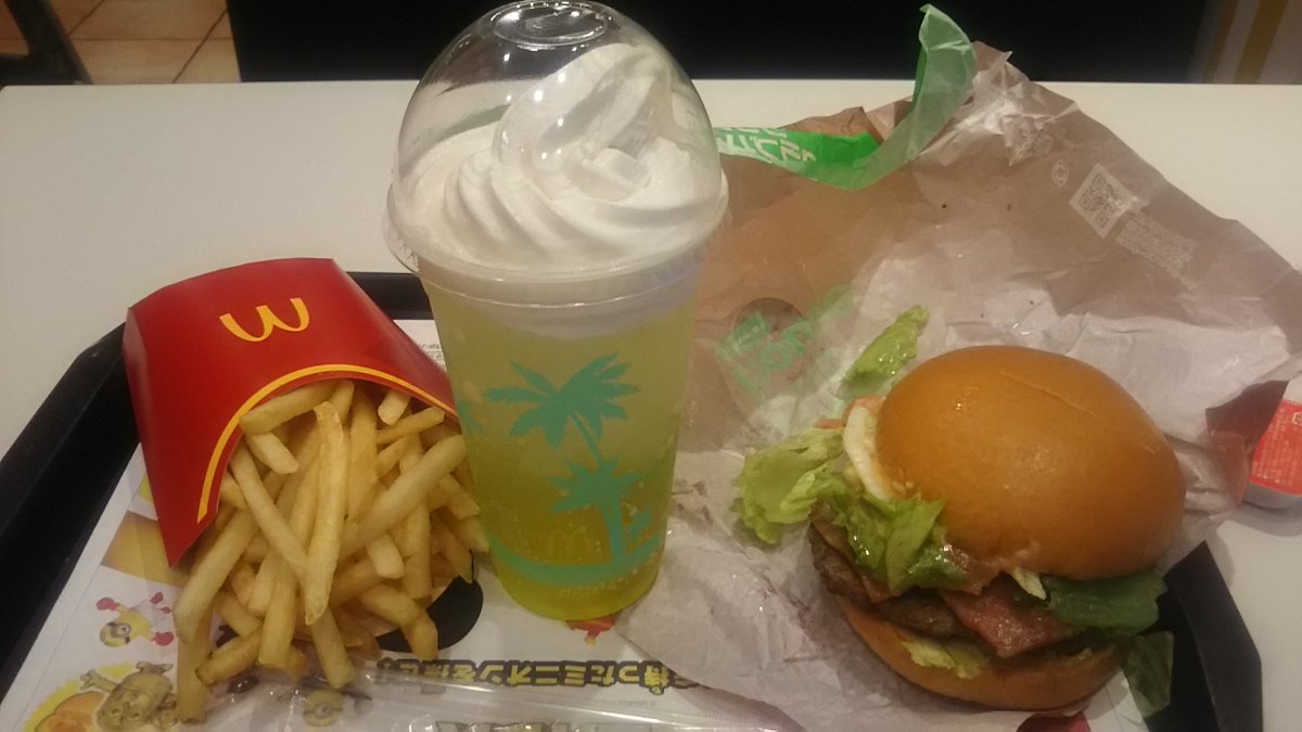 としあき キャンペーン商品 マックフロートレモネードと ポテトl 倍グラン クラブハウスを注文 レジ入力でミス 違う飲み物が出てくる という訳で 新人が多いのか オペレーションがうまくいかず ドライブスルーの渋滞の原因になっているようにも思え