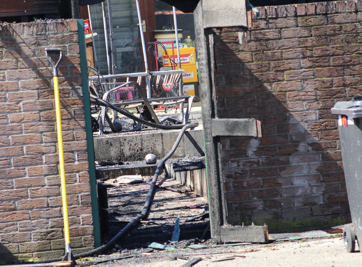 De brandweer is woensdag uitgerukt voor een brand in een tuin in #Brunssum.