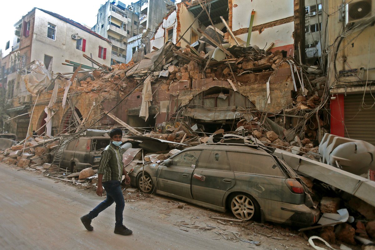 The  #Beirut explosion left up to 300,000 people temporarily homeless, says the governor.The blast damaged half the city, destroying windows and entire homes, with damage estimated at $3-5B.It comes as Lebanon suffers a major economic crisis, with poverty levels nearing 50%.