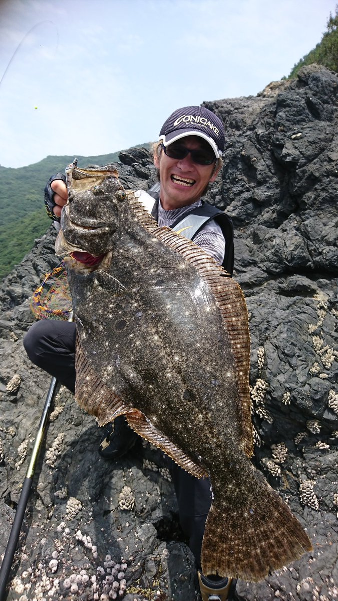 Aqua 磯からヒラメ 凄いですねwしかもでかい チヌ番長もいますね Aqua 磯からヒラメ 凄いですねwしかもでかい チヌ番長もいますね