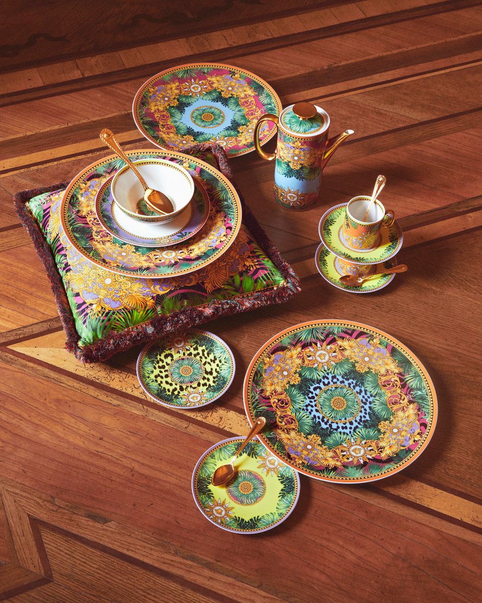 Elegant essentials: the latest #VersaceHome porcelain sets include everything you need for a chic tea break. 

Shop the latest designs: e-versace.com/versacehome