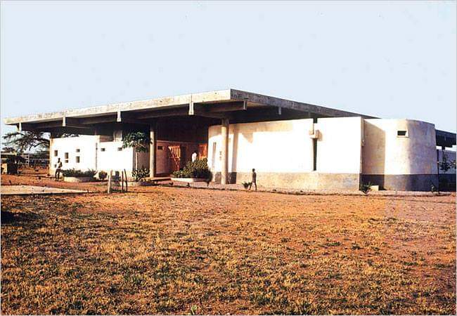 areasvellas's tweet photo. J. Max Bond, Jr. 1935-2009
LIBRARY IN BOLGATANGA, GHANA. 1960s
#architecture #arquitectura #MaxBond 
https://t.co/V77pbxdCFP. 
https://t.co/CLhcIxSGZy https://t.co/KhFQH5DJBb