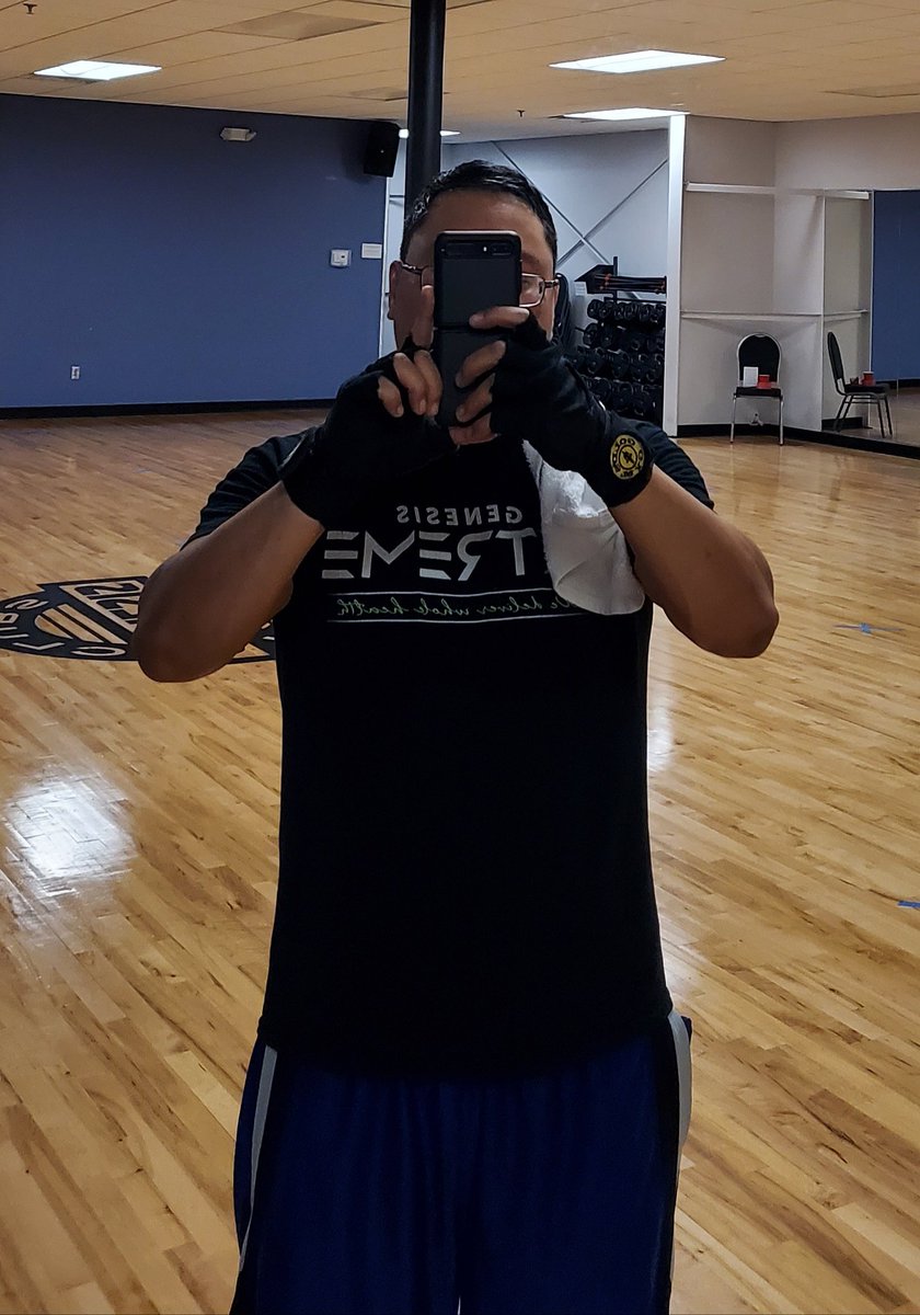 J_C_Keys's tweet photo. ~The more we sweat in peace, the less we bleed in war.
Mark Divine, Navy SEAL ret.
My heart is three years old. #KnowYourRisks #ModifyYourRisks
#BeLightAndSalt
#StillStreaking #WithClothes
#W7D3 #SS8 #PreJym
@KAMOkonnects @WesleyKyleNeal @Woody0709 @AlysonWoodard https://t.co/xMowRv80n5