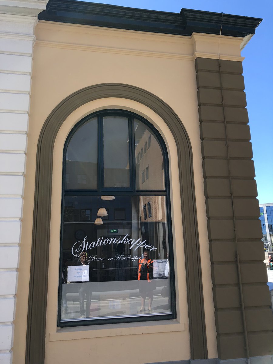 En dít zijn de kleuren die station Leeuwarden terug krijgt ipv de huidige witte #NS_stations #ProRail