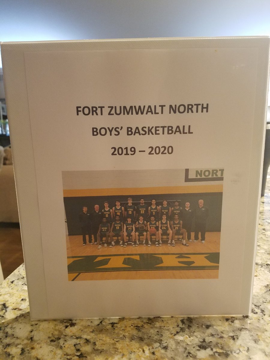 dianerapplean's tweet photo. The team was finally able to connect outside last night to put some closure to the season. Thank you @FZNbasketball for this PRICELESS binder full of stats, accolades, and a copy of EVERY article written about this fantastic group! #BUILTONTHENORTHSIDE. https://t.co/RRyiLhbYPn