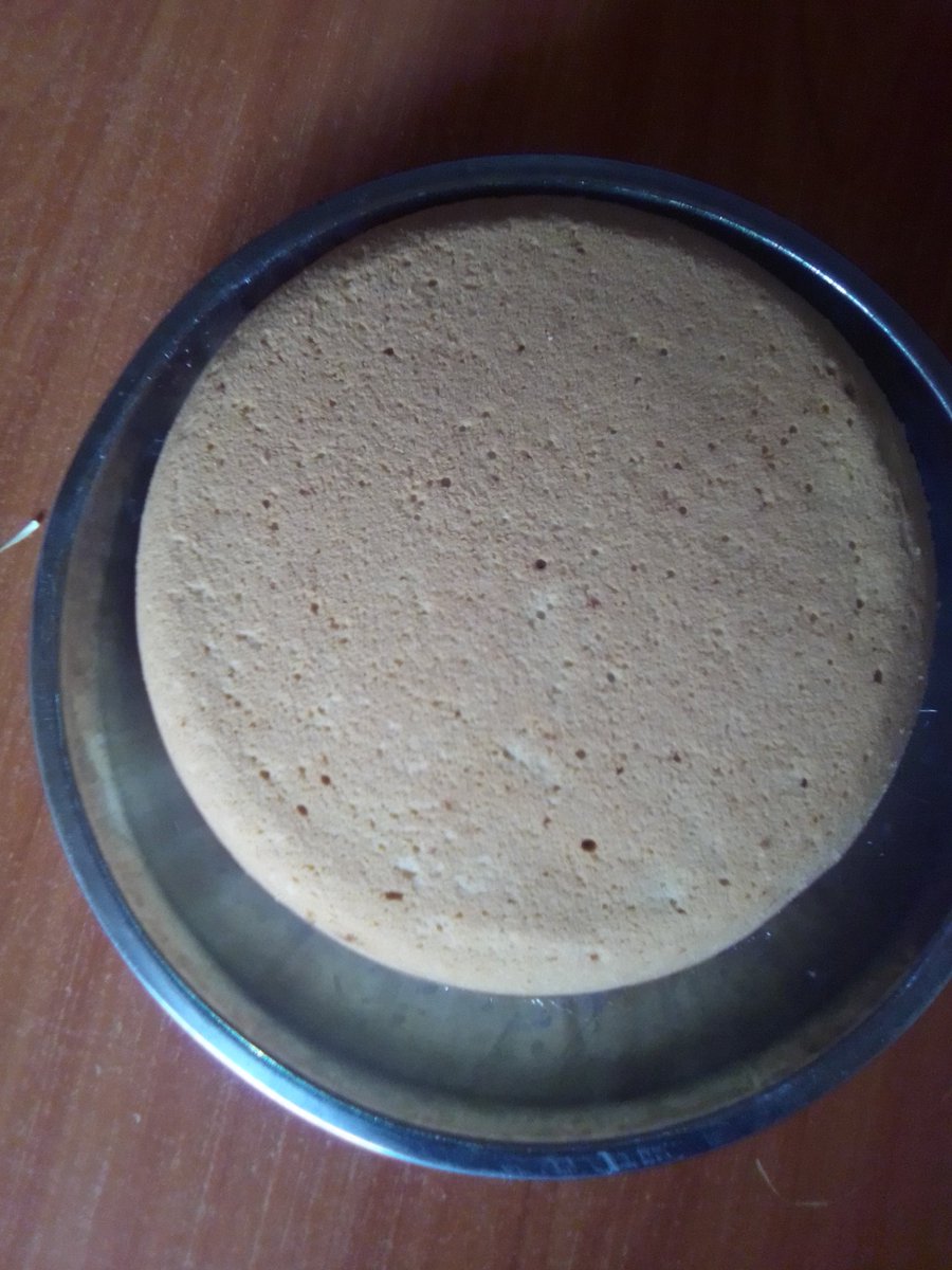 claire_fionah's tweet photo. @BidcoGroup Goldband margarine
Mariandazi baking powder
Milk
Wheat flour
Vanilla extract
Eggs
Sugar
#LetsStartBaking
#BakersBestFriend https://t.co/tHPTzdPSxg