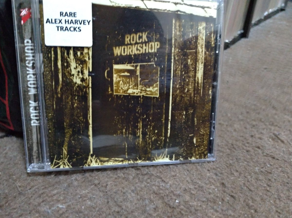 marbowt1's tweet photo. 今日のおともはAlex HarveyとRay Russell率いるRock Workshopです。インストが多くてホーン等管楽器もいてジャジーな曲やら曲がSEで唐突に終わってみたり、なかなか面白いブリティッシュジャズロックですね。 #AlexHarvey #RayRussell #RockWorkshop #RobinJones #DarylRunswick #BrianMiller https://t.co/jPosi3jBY3