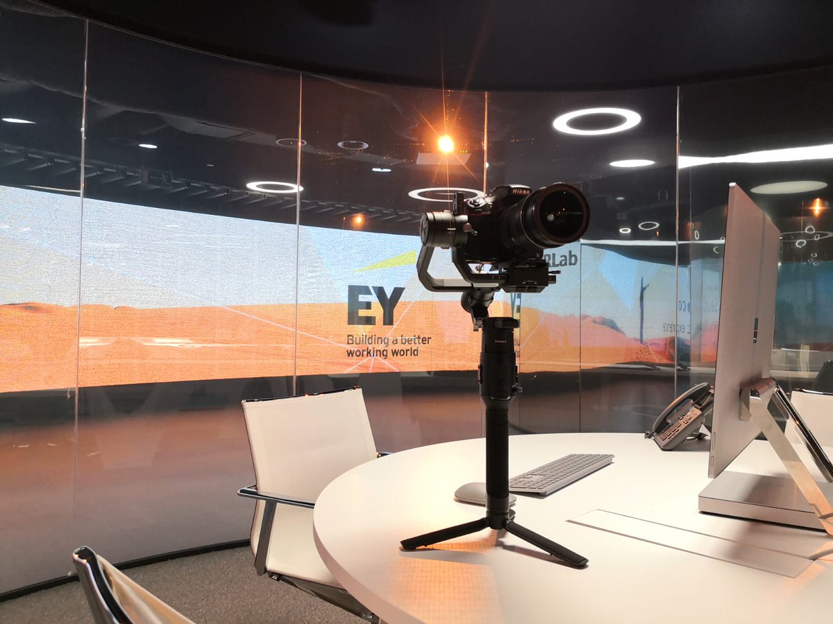 LaHabaneraProd's tweet photo. Esta semana el equipo de La Habanera se ha trasladado a Madrid a las oficinas de Ernst & Young, en la Torre Azca.
.
Ha sido todo un reto realizar tomas rodeados de un acristalamiento. ¡Se refleja todo!
.
#madrid #ronins #torreazca #rodaje🎬 https://t.co/aKnXPEZ61b