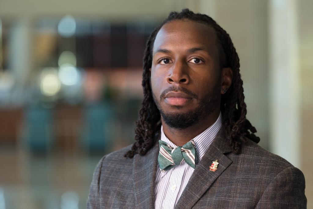 MayoClinic's tweet photo. Mayo Clinic congratulates Dr. @KPooleMD from #MayoClinicAZ for his recognition as one of @phxbizjournal's “40 Under 40” leaders. https://t.co/aTIEmCoJi9 https://t.co/zfyZ9IUAS1