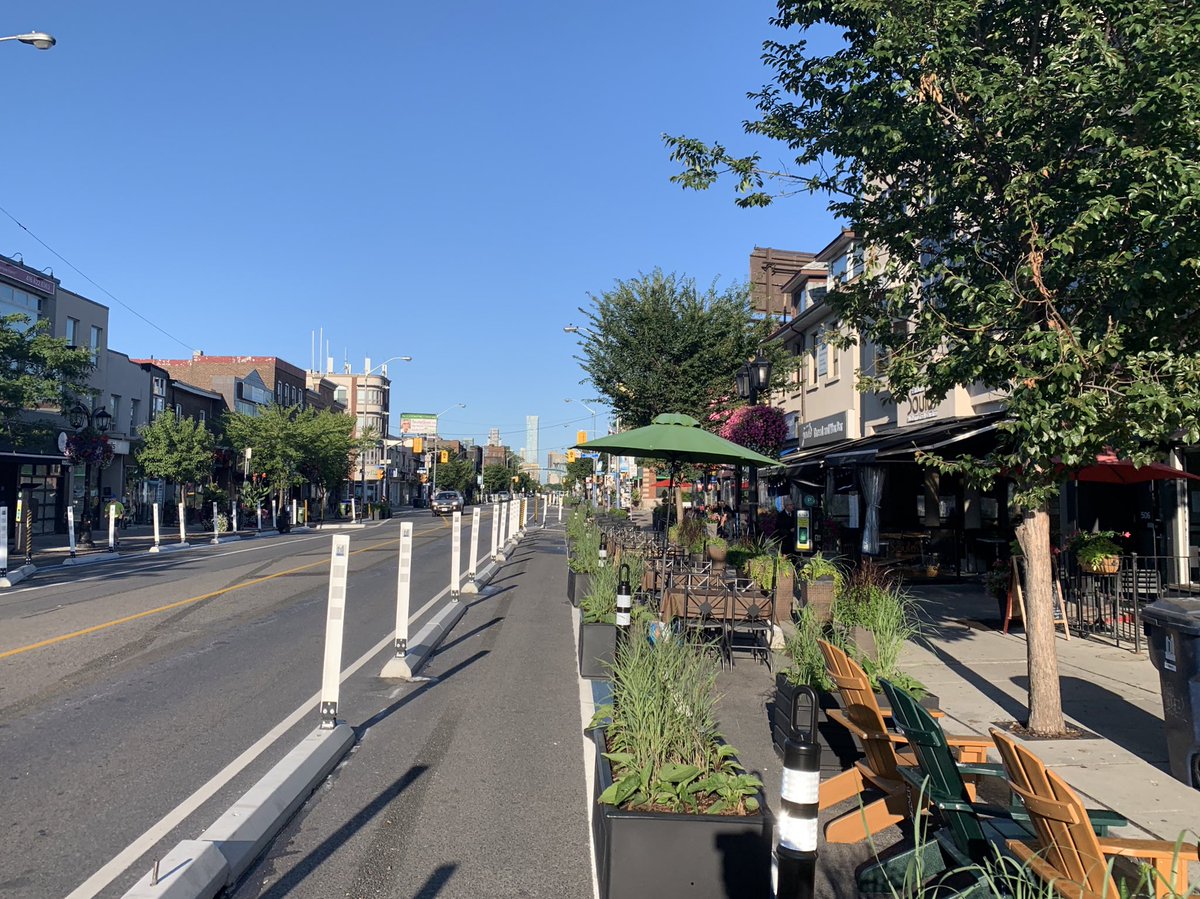AlexDRMather's tweet image. The Danforth is 1,000 times more enjoyable with bike lanes and patios. Makes you want to stay, shop, linger. Good for businesses and people. #DestinationDanforth