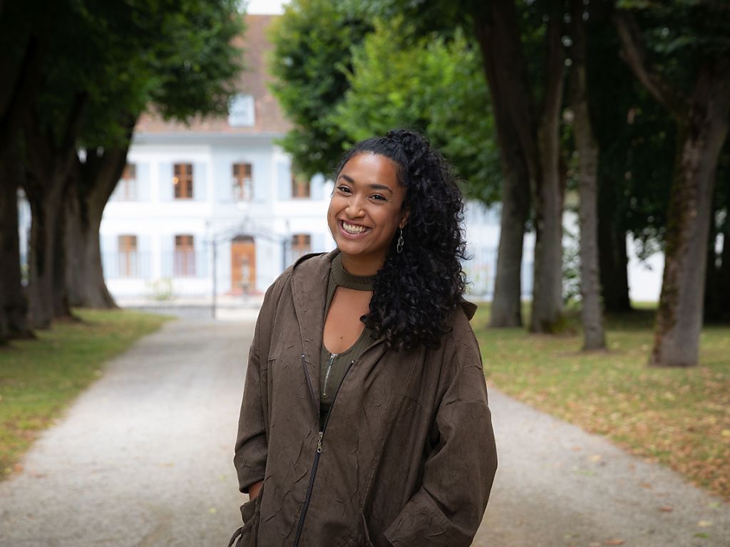 Telebasel's tweet photo. Sängerin Jennifer Perez alias @LaNefera erhält den diesjährigen Baselbieter #Förderpreis #Musik. Sie überzeugt mit energetischem #Rap und starken Texten.
https://t.co/2YyrsOyuAl
#TBNews #TBKultur #LaNefera https://t.co/0HKTV2thcF