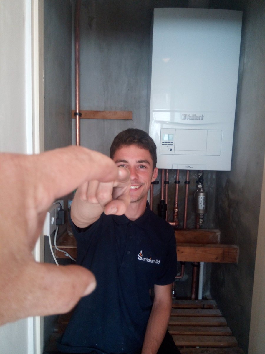 GasManGod's tweet photo. Verily a Holy @vaillantuk EcoFIT pure with VSmart controller fitted over the last few days alongside THE Sam in Samsian.
Hopefully one day his dad will be as good as him @TicknerTweets 
Amen etc etc 
#Advance https://t.co/8xZe3ElV8r