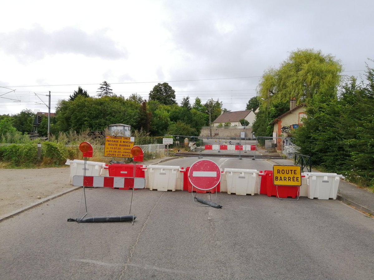 Depuis le début de l'été, nos équipes sont à pied d'œuvre pour la mise en place de balisages dans le département. 
Grâce aux équipes rompues à l'exercice et à un travail important de préparation en amont, JCB est capable  d'offrir une prestation de grande qualité à ses clients TP