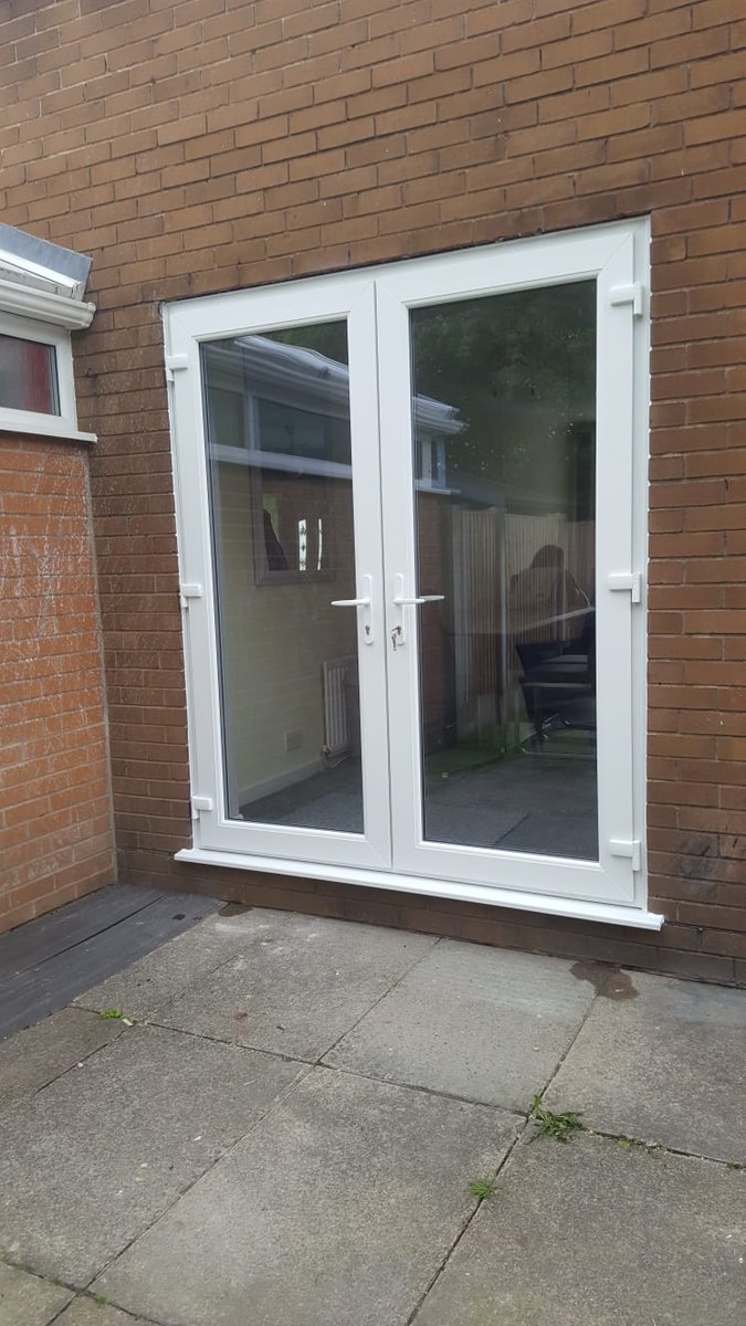 Chelsea_B88's tweet photo. @LeesfieldLtd @vicky_b74 Before and after, patio slider to french doors 👌. We also received a nice phone call from the customer towards the end of the installation to tell us how happy she was with the team and they are a credit to the company..well done team 👊 #teamleesfield https://t.co/VXvME6LBZu