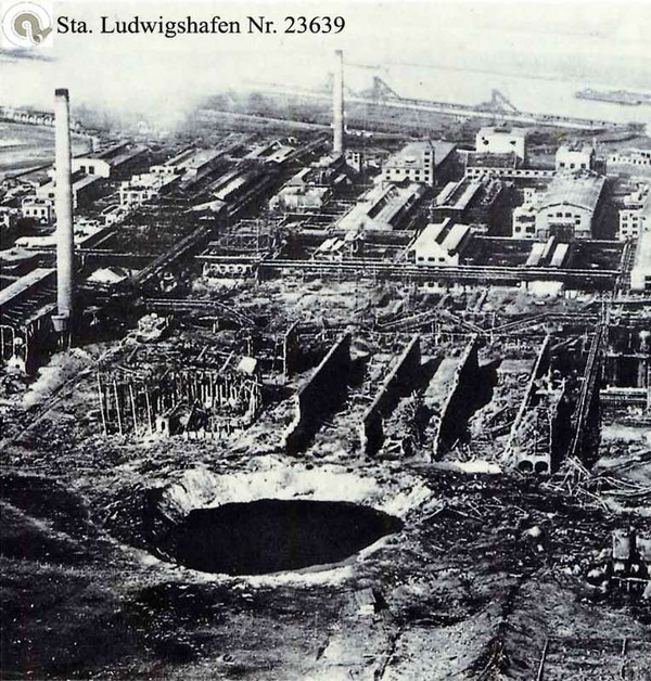 Simon Sin 同様の爆発事故 は1947年のテキサスシティでも起こっている このときは硝酸アンモニウムを積んだ輸送船の火災で オレンジ色の美しい煙 が立ち上り それを見に港にやって来た野次馬が大量に亡くなっていたりする まさか 大爆発するとは思わない