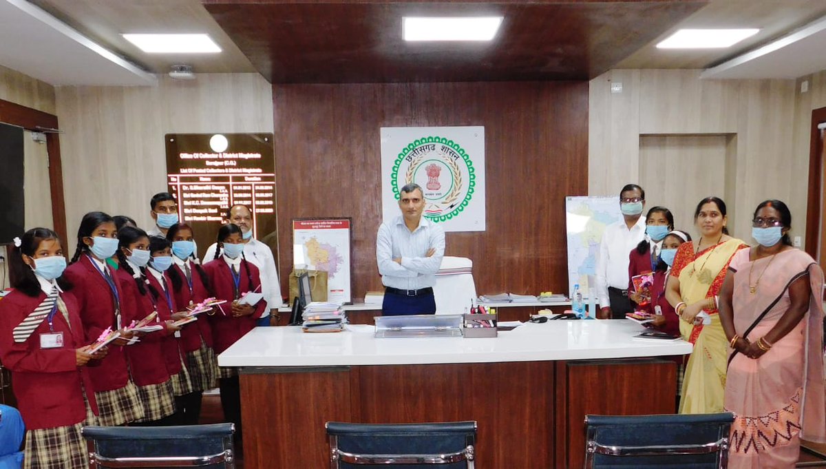 ‘‘भरा नहीं है भावों से, बहती जिसमें रसधार नहीं, हृदय नहीं है पत्थर है, जिसमें स्वदेश का प्यार नहीं‘‘ - कलेक्टर श्री रणबीर शर्मा...
कलेक्टर ने आज कस्तुरबा आश्रम की बालिकाओं से भेंट कर किया प्रोत्साहित... <a href="/ChhattisgarhCMO/">CMO Chhattisgarh</a> <a href="/SinhaTaran/">Taran Prakash Sinha 🇮🇳</a> <a href="/dprcg_gov/">DPRCG</a>