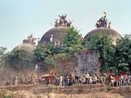 Ahmad_Shakeel's tweet photo. हमारे समाज के 80 प्रतिशत आबादी वाले जब 15 प्रतिशत वालों के धरोहरों को इस तर्क के साथ क़ब्ज़ा करने लगें कि तुम्हारे पूर्वजों ने इसे हमारे पूर्वजों से सैकड़ों वर्ष पहले छीन लिया था, तो 15 प्रतिशत वालों को अपनी अगली पीढ़ियों के भविष्य के बारे मे अवश्य चिंतित होना चाहिये। https://t.co/I8b9rCPqQJ