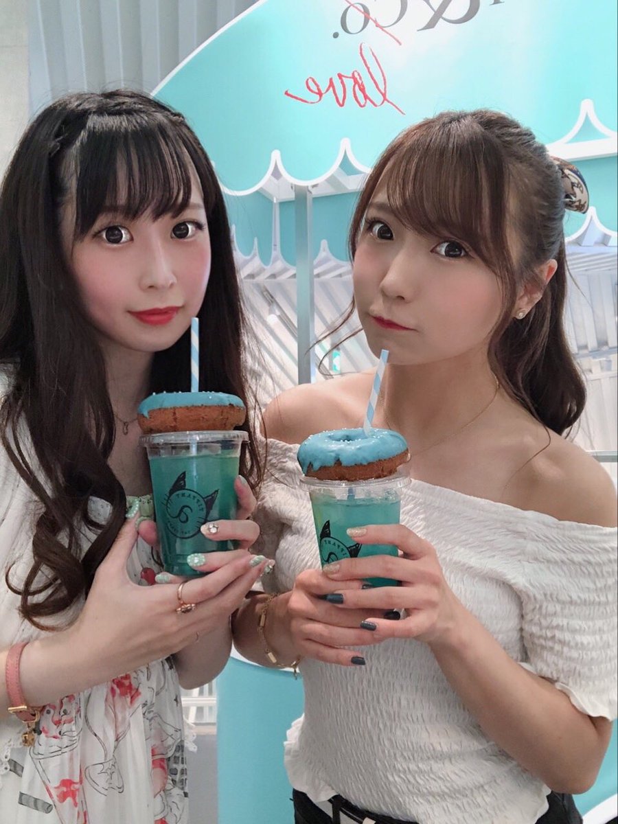 はづき On Twitter ティファニーカフェ 初めてドリンクの上にドーナツのせた これがインスタ映えか 今日のドレスコードは白多めのちょっと黒でした ハートのリュック背負ったけど あんまり見えなかった