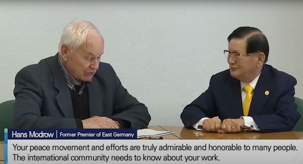 HeyyRiley's tweet photo. โYour peace movement and efforts are truly admirable and honorable to many people.The international community needs to know about your work.โFormer Premier of East Germany.@moonriver365 your gov has imprisoned an 89-year old hero of peace bc of their corrupt agenda!#freeleemanhee https://t.co/JA7cCP1hio