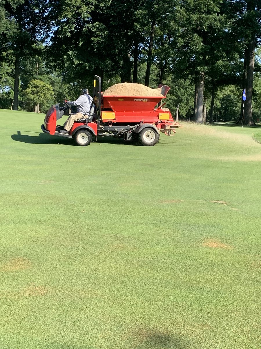TommyDWitt's tweet photo. Nice weather. Topdressing approaches https://t.co/dqAA15cJbU