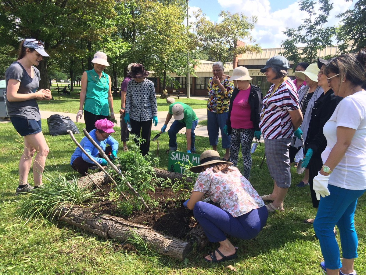 Park_People's tweet photo. De plus en plus de résidents et d'organisations s’impliquent dans les parcs locaux, apportant de nouvelles idées, une nouvelle programmation et de nouveaux partenaires. #partenariat #parcsurbains #rapporsurlesparcsurbains #RPUC @WestonFdn
https://t.co/xhKhzxRBlj https://t.co/axuSrMGTup