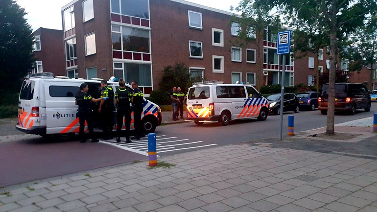 Drie mannen met wapen op zak aangehouden in Stad rtvn.gr/7e9r