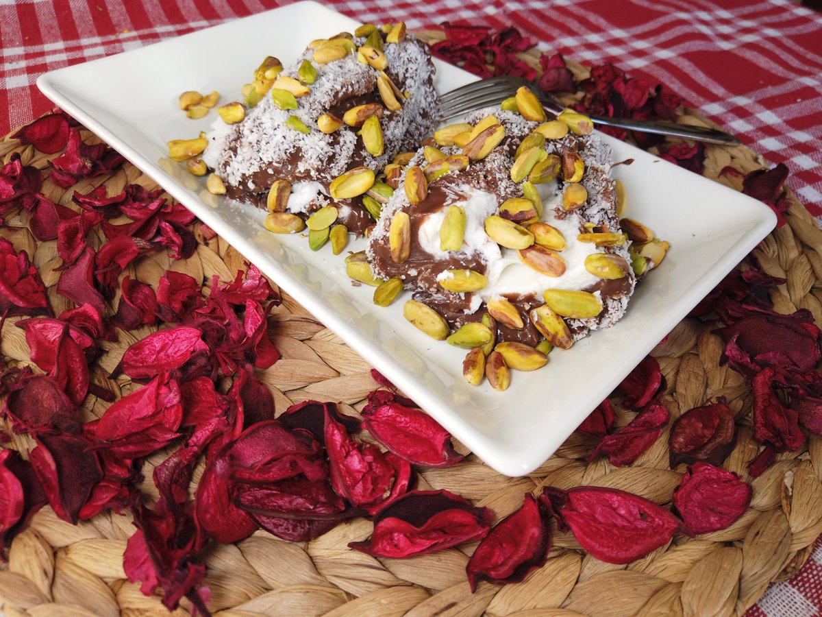 FTarifleri's tweet photo. BOL ANTEP FISTIKLI SÜTL�� TATLI TARİFİ🍨🧁🍮

Tarifi için Facebook: FEVKALADE YEMEK TARİFLERİ👇👇
https://t.co/yNHD3VLMut

#Süt #Milk #Sütlütatlı #Sütlütatlıtarifleri #Tatlıtarifleri #Antepfıstığı #FTarifleri #Tatlılar #Muhallebi #Kazandibi #Güllaç #Sütlaç #Trileçe #Türkmutfağı https://t.co/Bcv8aou8vd