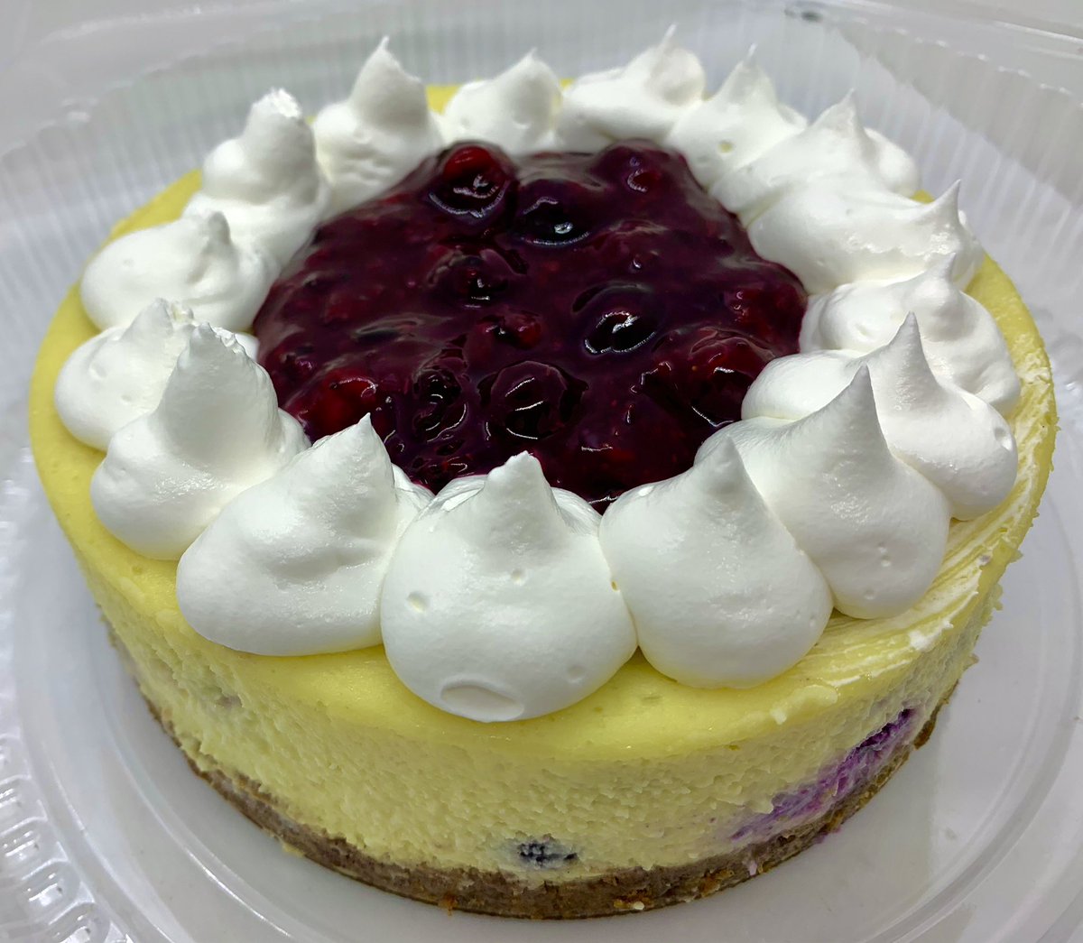 TheBakingRoom6's tweet photo. Blueberry Cheesecake 🥰

#foodie #baker #nashvillebakery #cheesecake #cupcake #bananapuddin #peachcobbler #redvelvet #bridal #parties #brunch #nashvillenights #oreo #carrotcake #bananabread #chesssquare #pecanmuffins
#nutella
#browniecheesecake 
#mnmcheesecake 
#oreocheesecake https://t.co/ilGpjERGO1