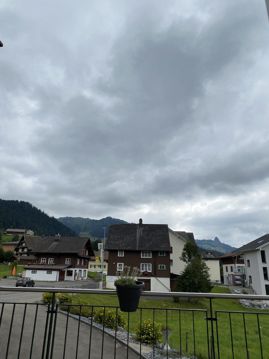 holdesignch's tweet photo. Liebes @srfmeteo ... da stimmt was nicht?! 😂🤦‍♂️ https://t.co/tMtcO1231V