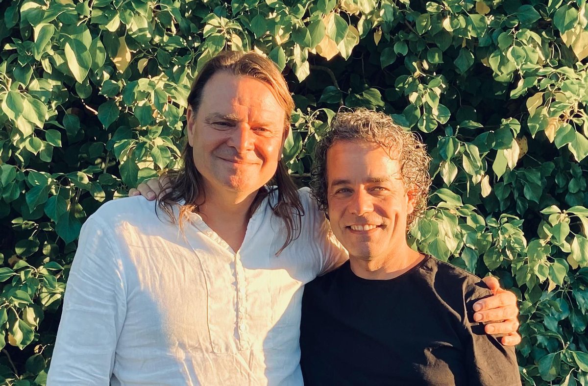 IliosKotsou's tweet photo. "Vivre, c'est se réveiller la nuit dans l'impatience du jour à venir, c'est s'émerveiller de ce que le miracle quotidien se reproduise pour nous une fois encore" Paul-Emile Victor
Avec mon ami Frédéric Théry de @coolandzen_fr qui fait partie de notre équipe #prezens https://t.co/mdXSe8Z13t