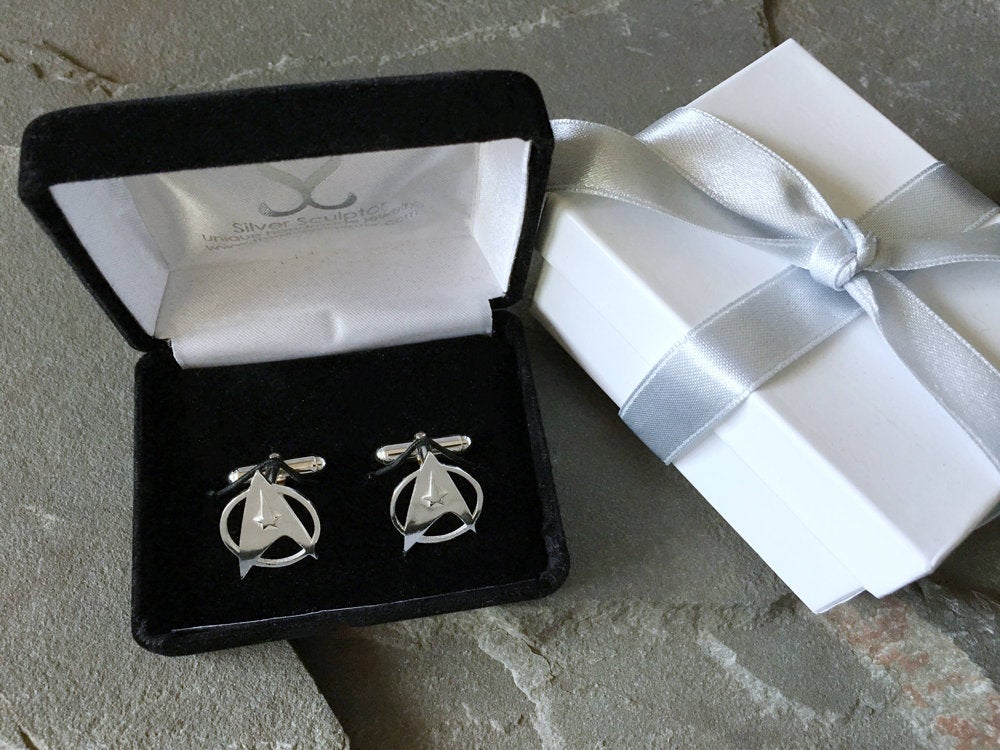 littleblokes's tweet photo. Star Trek Cuff links Wedding Gift Set | Trekkie Trekker Gifts, Nerd and Geek Gifts, Sci Fi CuffLinks, Science Fiction Fan, Geeky Nerd Gear https://t.co/p0Zpp8ppU9 #lbStudiosOnEtsy #EtsyStore #NerdWedding https://t.co/zsPfYKV73W