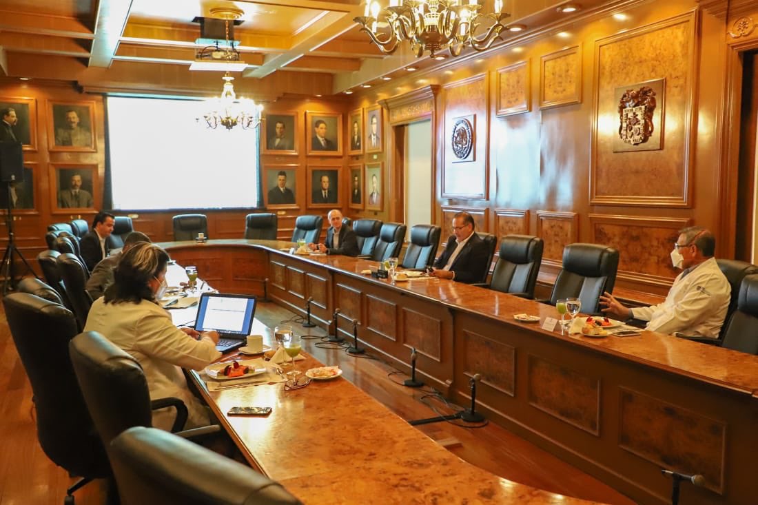 MartinOrozcoAgs's tweet photo. Iniciamos esta mañana con una reunión muy productiva con el sector Salud, el director del ISSEA, Hospital Hidalgo y los titulares del IMSS e ISSSTE, para construir estrategias que nos ayuden a conservar la salud de la población y contener efectos del COVID-19 en nuestra población https://t.co/PKgHCFPiMf