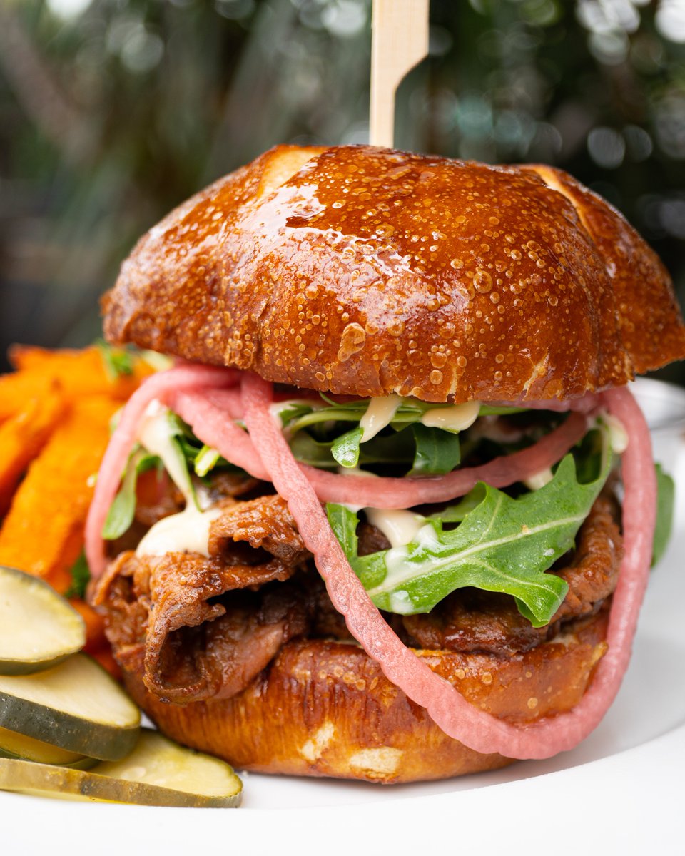 We're drooling over this delicious sammy🤤  Get all your Union go-tos in house or to-go, every day! Link in bio for #GrubHub &amp; #DoorDash!
#DevotedToTheCraft #UnionKitchenTap