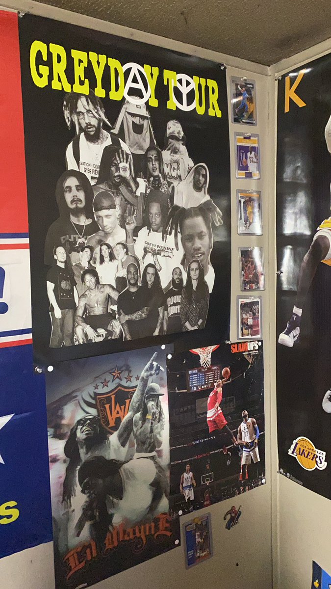 I got 1 Russell Westbrook card,2 Kobe cards,3 MJ cards👁I have a ton more but I gotta find them lol