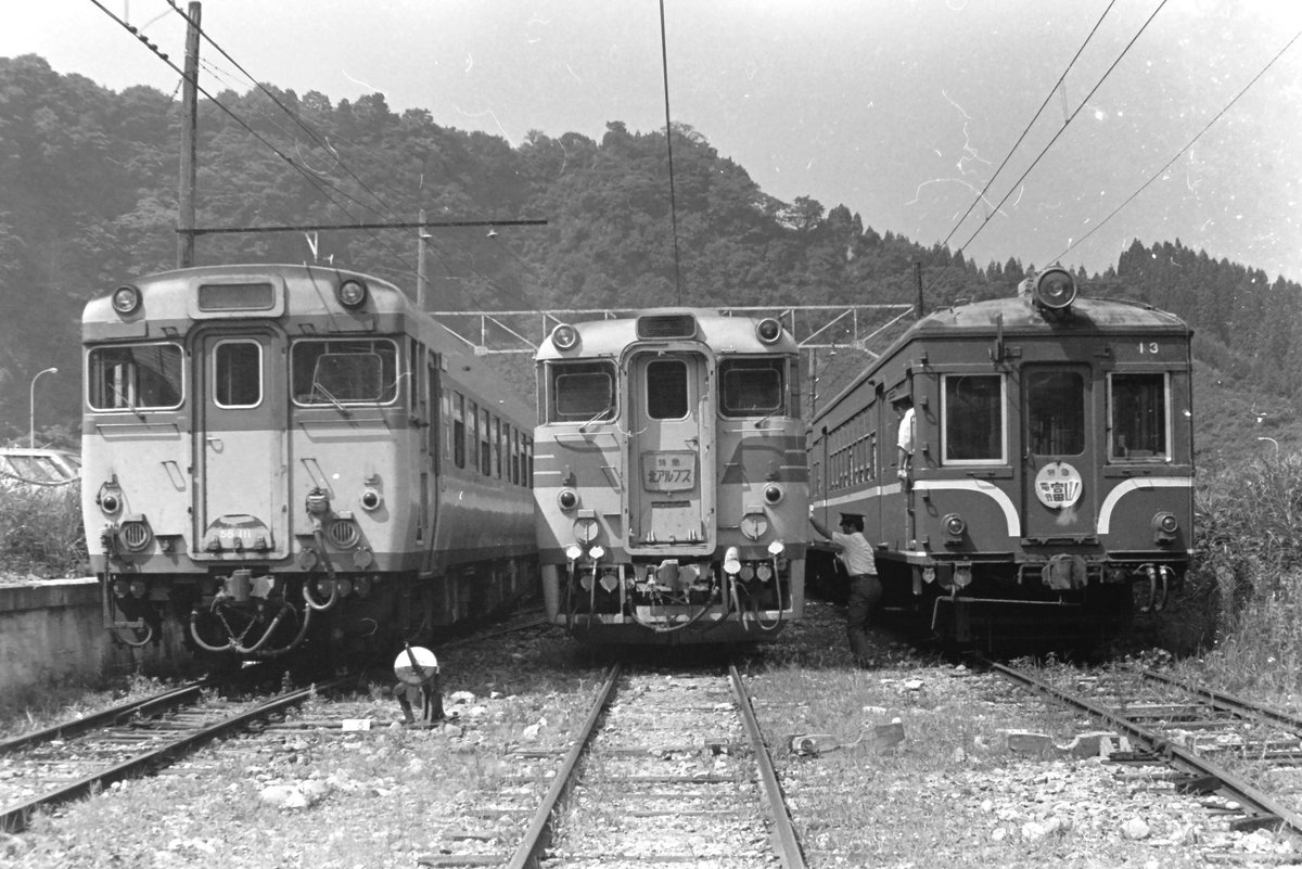 これも昭和54年の夏休みに撮影。 立山駅での国鉄高山線直通乗り入れの