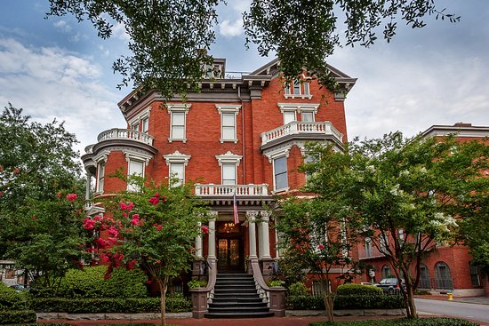 .<a href="/Tripadvisor/">Tripadvisor</a> says you can turn up the romance at this enamoring little hotel:  bit.ly/3ggKoUD