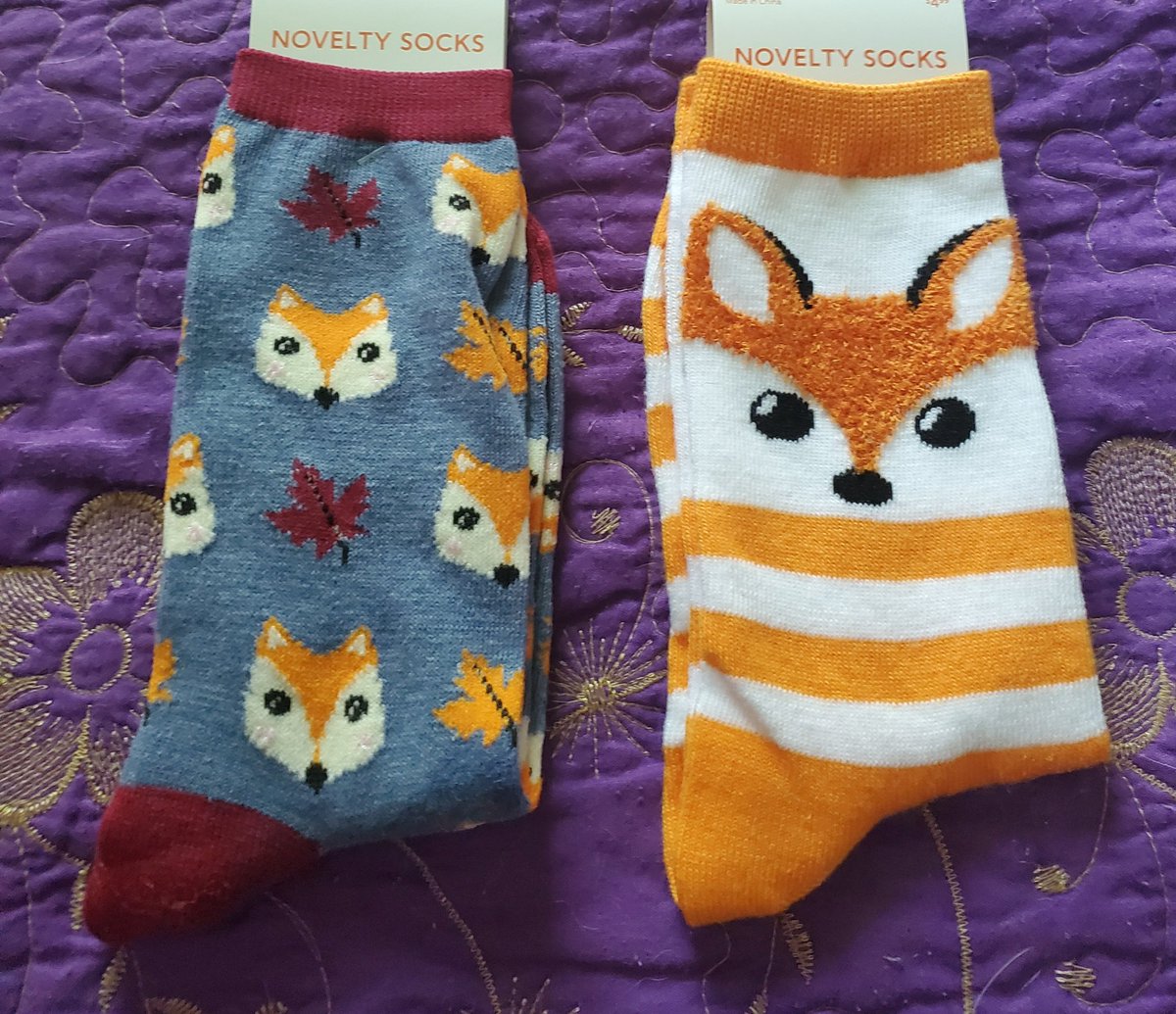 KatjaBookDragon's tweet photo. New #FoxWIP🦊 socks to celebrate working on revisions
💜💜💜 https://t.co/q40iizWrtE