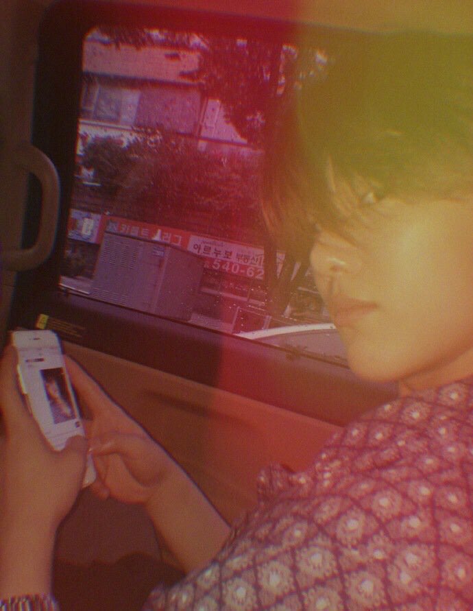 _choryeong's tweet photo. このオッパ(オッパ呼びやめろ)彼氏としか思えないし、いや友達以上恋人未満感もある、とりあえず距離感近いようで何か遠くて儚くて、この場にいたとしても何か懐かしくなっちゃう感じ、ああやっぱり一番いい例えは元彼なんだよなあ、結局何が言いたいかというと、存在自体が激エモくて大好きおめでとう https://t.co/d5TTngNLYb