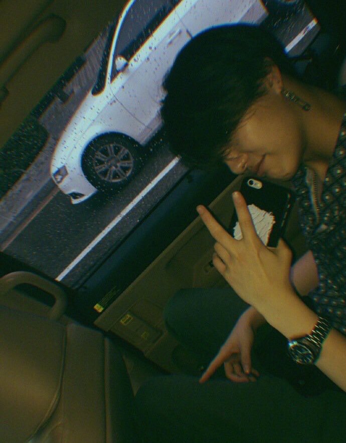 _choryeong's tweet photo. このオッパ(オッパ呼びやめろ)彼氏としか思えないし、いや友達以上恋人未満感もある、とりあえず距離感近いようで何か遠くて儚くて、この場にいたとしても何か懐かしくなっちゃう感じ、ああやっぱり一番いい例えは元彼なんだよなあ、結局何が言いたいかというと、存在自体が激エモくて大好きおめでとう https://t.co/d5TTngNLYb