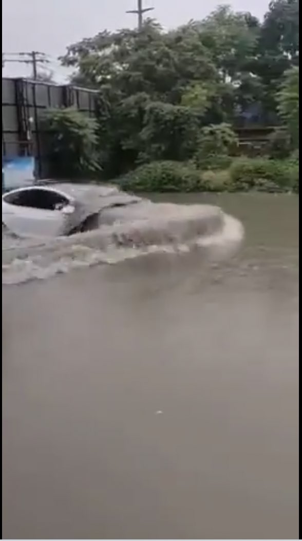 TheTeslaLife's tweet photo. Definitely NOT recommended, but good to know! #TeslaBoat https://t.co/CipbLZL4q4