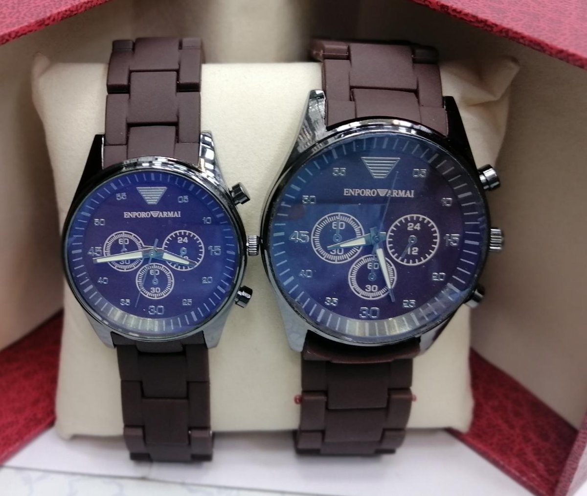 Makeup__online's tweet photo. Couple watches https://t.co/dZtfMPYxlW